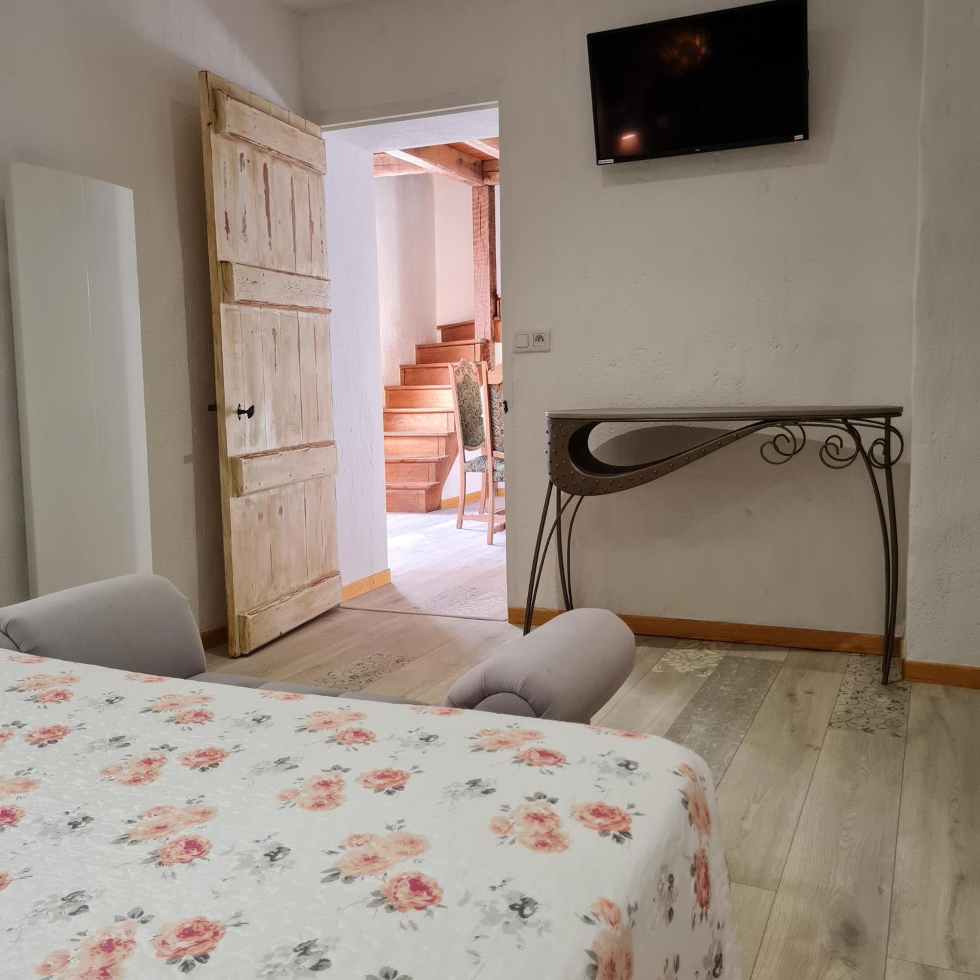 Domaine Du Cardou Hotell Puy-lʼÉvêque Exteriör bild